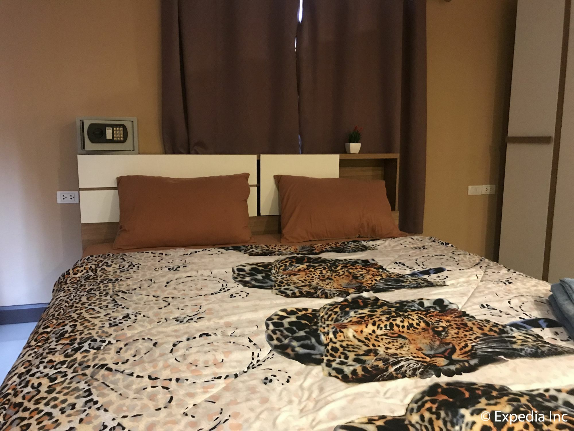 Burnout Guesthouse Паттайя Экстерьер фото